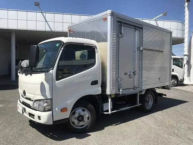 Hino Dutro 2022 — фото 1, купить с доставкой в Москву
