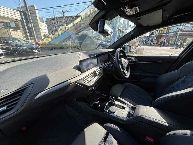 BMW 1 Series 2022 — миниатюра 2