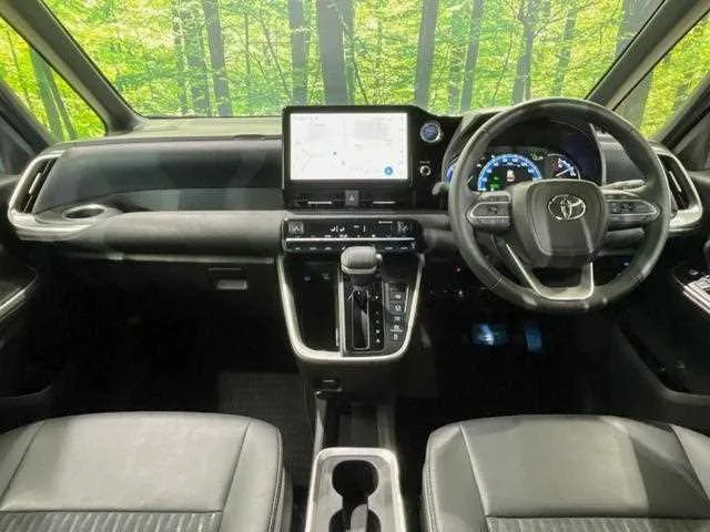 Toyota Noah 2023 — миниатюра 2