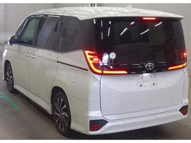 Toyota Noah 2023 — миниатюра 2