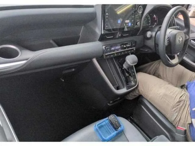 Toyota Noah 2023 — миниатюра 3