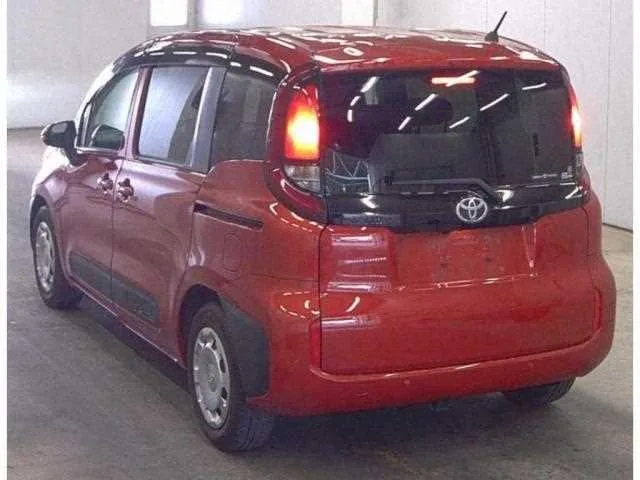 Toyota Sienta 2023 — миниатюра 2