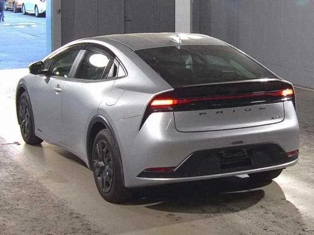 Toyota Prius 2023 — миниатюра 2