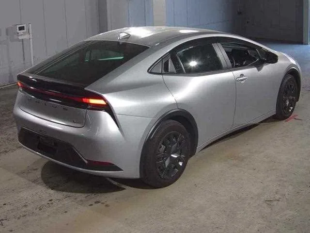 Toyota Prius 2023 — миниатюра 3