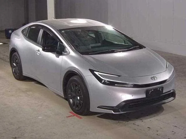 Toyota Prius 2023 — фото 1, купить с доставкой в Москву