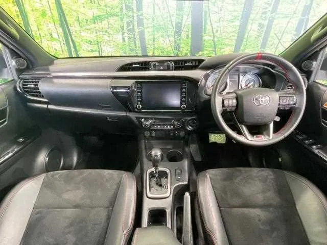 Toyota Hilux 2023 — миниатюра 2