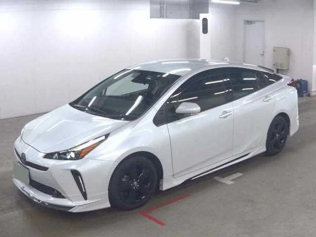 Toyota Prius 2022 — фото 1, купить с доставкой в Москву
