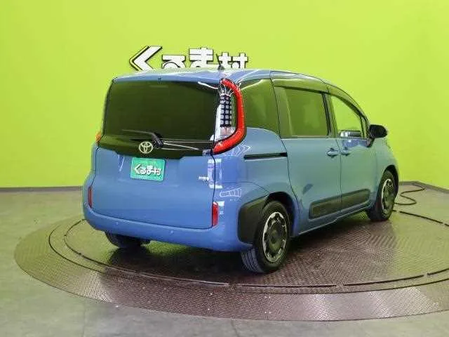 Toyota Sienta 2022 — миниатюра 2