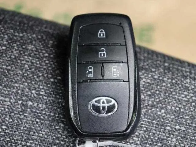 Toyota Sienta 2022 — миниатюра 3