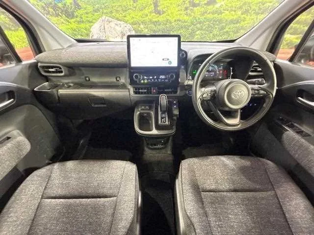 Toyota Sienta 2022 — миниатюра 2