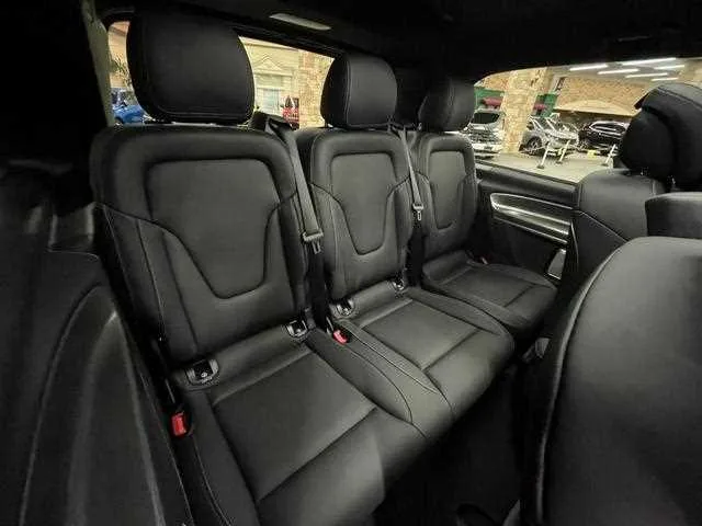 Mercedes-Benz V-Class 2024 — миниатюра 3