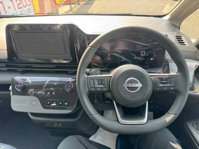 Nissan Serena 2026 — миниатюра 2