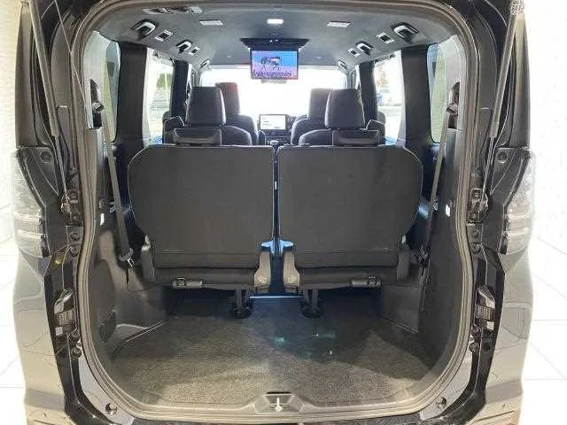 Toyota Voxy 2023 — миниатюра 4
