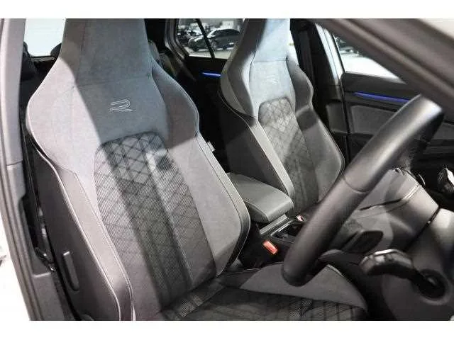 Volkswagen Golf 2024 — миниатюра 3