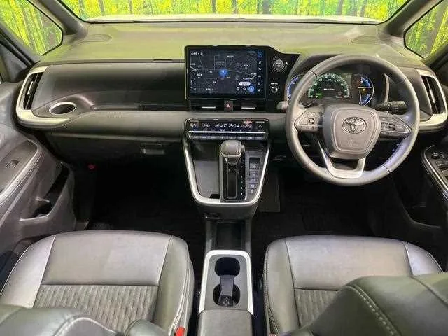 Toyota Noah 2023 — миниатюра 2