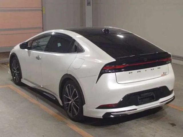 Toyota Prius Z 2024 — миниатюра 2