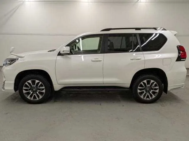 Toyota Land Cruiser Prado 2023 — миниатюра 2