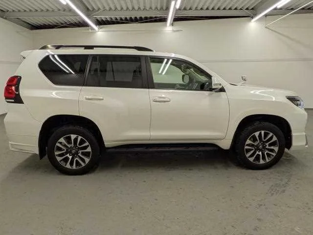 Toyota Land Cruiser Prado 2023 — миниатюра 3