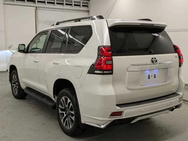 Toyota Land Cruiser Prado 2023 — миниатюра 5