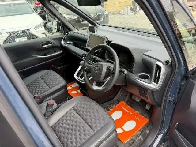 Toyota Voxy 2022 — миниатюра 5