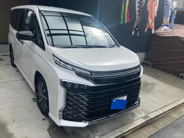 Toyota Voxy 2025 — миниатюра 2