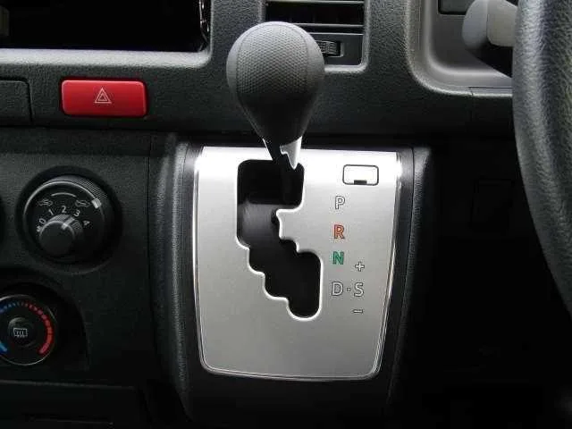 Toyota Hiace Van 2025 — миниатюра 4