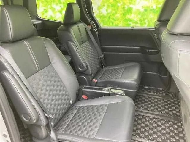 Toyota Voxy 2025 — миниатюра 5