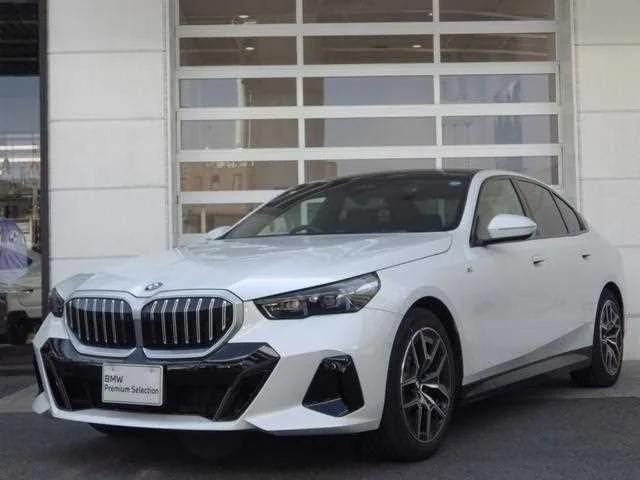 BMW 5 Series 2024 — фото 1, купить с доставкой в Москву