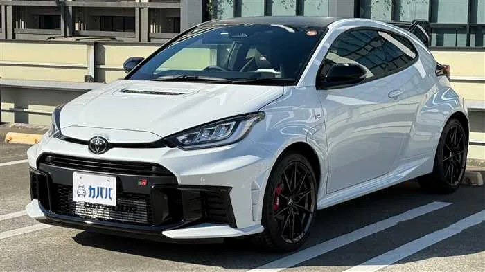 Toyota Yaris RZ 2025 — фото 1, купить с доставкой в Москву