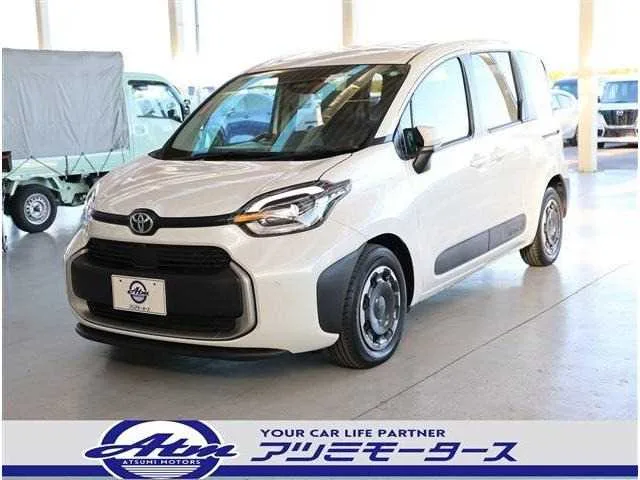 Toyota Sienta 2022 — фото 1, купить с доставкой в Москву