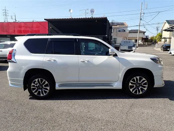 Toyota Land Cruiser Prado TX-L 2022 — миниатюра 3
