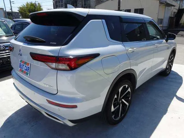 Mitsubishi Outlander PHEV 2.4 G 4WD 2023 — миниатюра 3