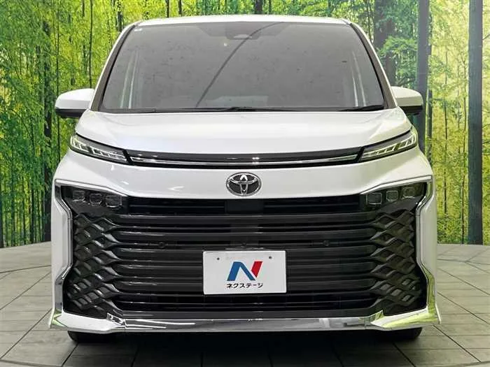 Toyota Voxy 2022 — миниатюра 3