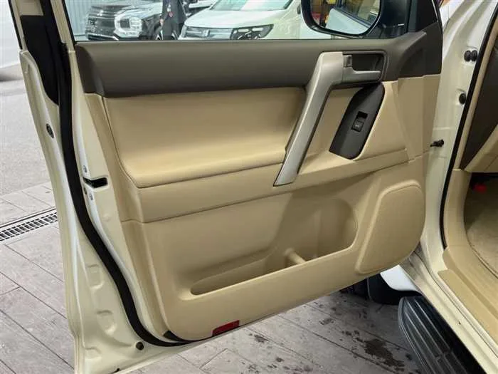 Toyota Land Cruiser Prado 2023 — миниатюра 2