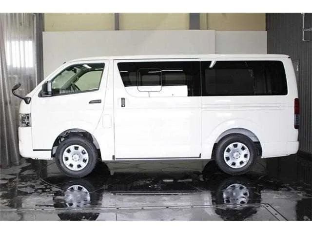 Toyota Hiace Van 2025 — миниатюра 3