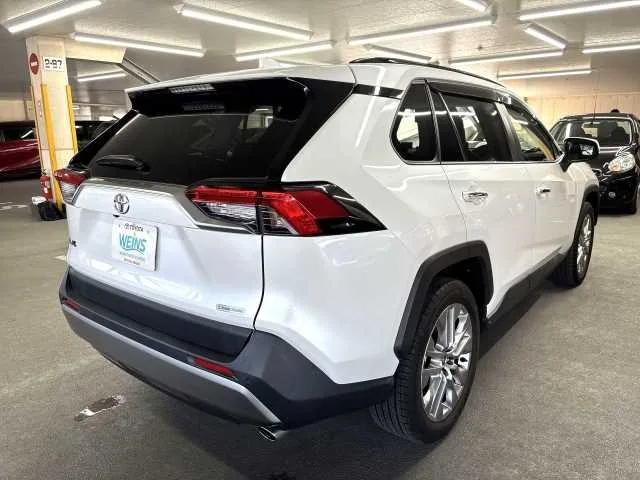 Toyota RAV4 G Z PACKAGESun roofBluetoothLeater seat 2023 — миниатюра 3