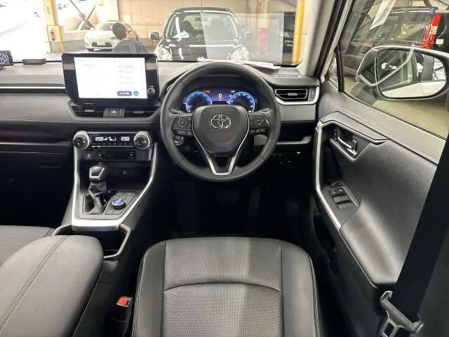 Toyota RAV4 G Z PACKAGESun roofBluetoothLeater seat 2023 — миниатюра 4