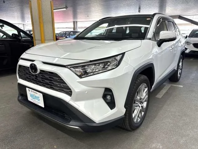 Toyota RAV4 G Z PACKAGESun roofBluetoothLeater seat 2023 — фото 1, купить с доставкой в Москву
