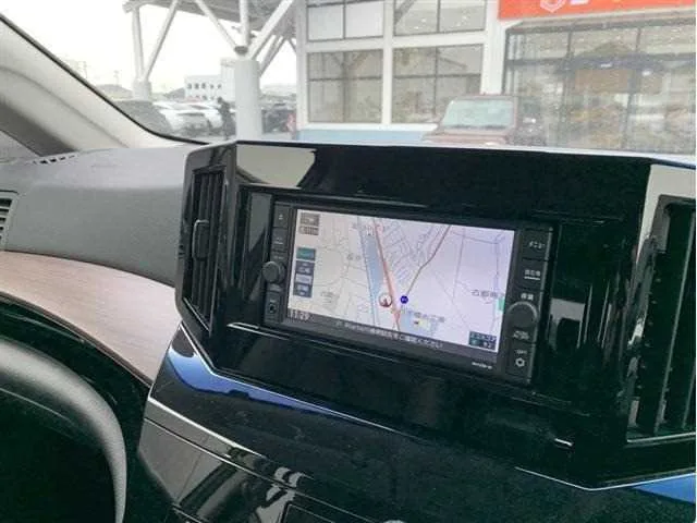 Nissan Elgrand 2024 — миниатюра 3