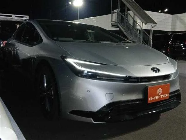 Toyota Prius 2023 — фото 1, купить с доставкой в Москву