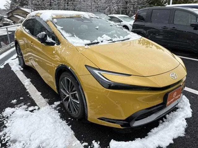 Toyota Prius 2023 — фото 1, купить с доставкой в Москву