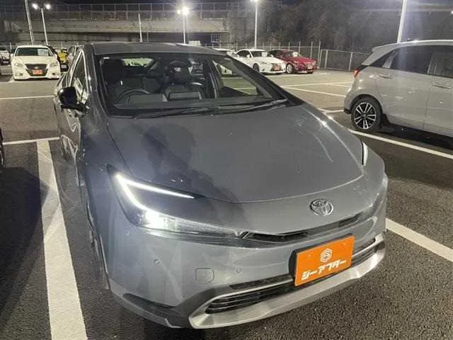 Toyota Prius 2023 — фото 1, купить с доставкой в Москву
