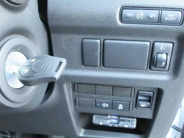 Nissan Caravan Van 2026 — миниатюра 3
