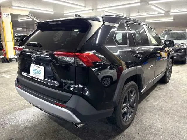 Toyota RAV4 ADVENTURELeather seatBluetooth 2023 — миниатюра 3