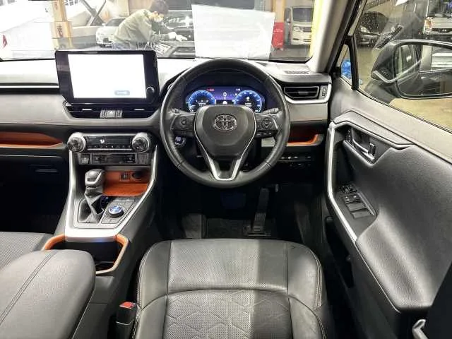 Toyota RAV4 ADVENTURELeather seatBluetooth 2023 — миниатюра 4