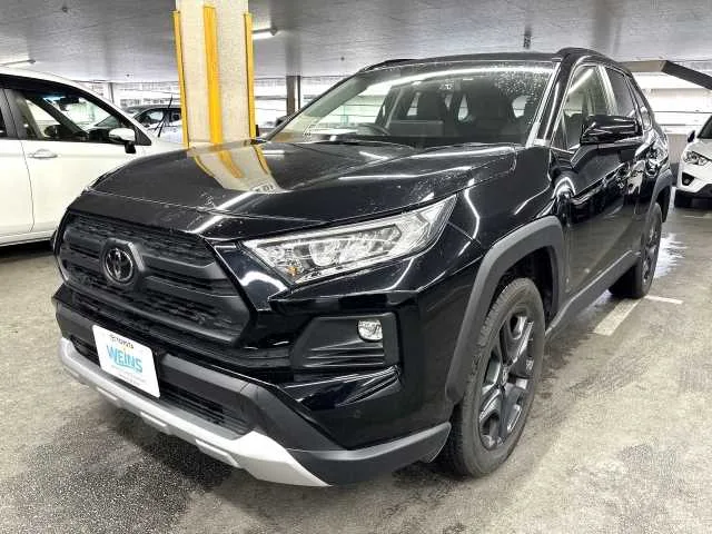 Toyota RAV4 ADVENTURELeather seatBluetooth 2023 — фото 1, купить с доставкой в Москву