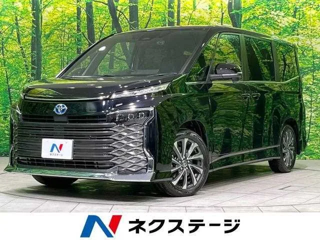 Toyota Voxy 2023 — фото 1, купить с доставкой в Москву