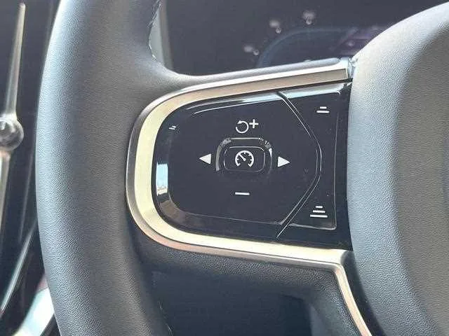 Volvo V60 2023 — миниатюра 4