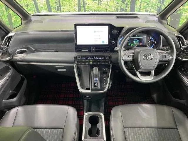 Toyota Noah 2024 — миниатюра 2