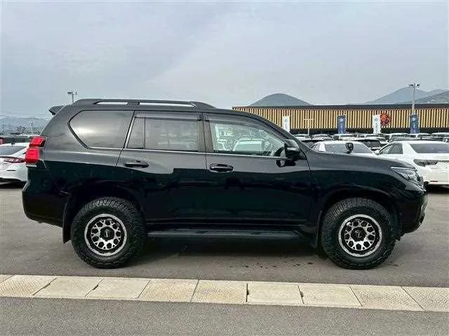 Toyota Land Cruiser Prado 2023 — миниатюра 4